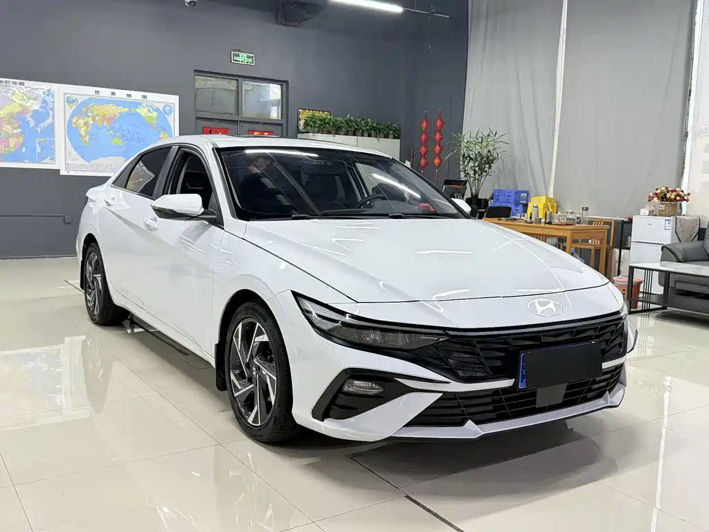 Hyundai Elantra — фото 3