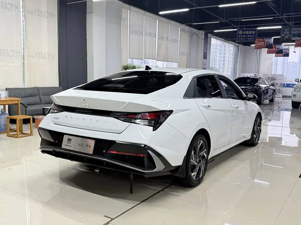 Hyundai Elantra — фото 4