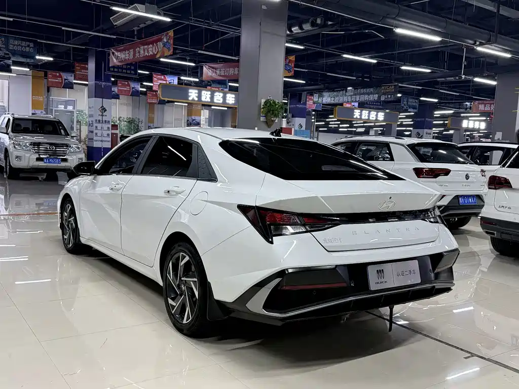 Hyundai Elantra — фото 6