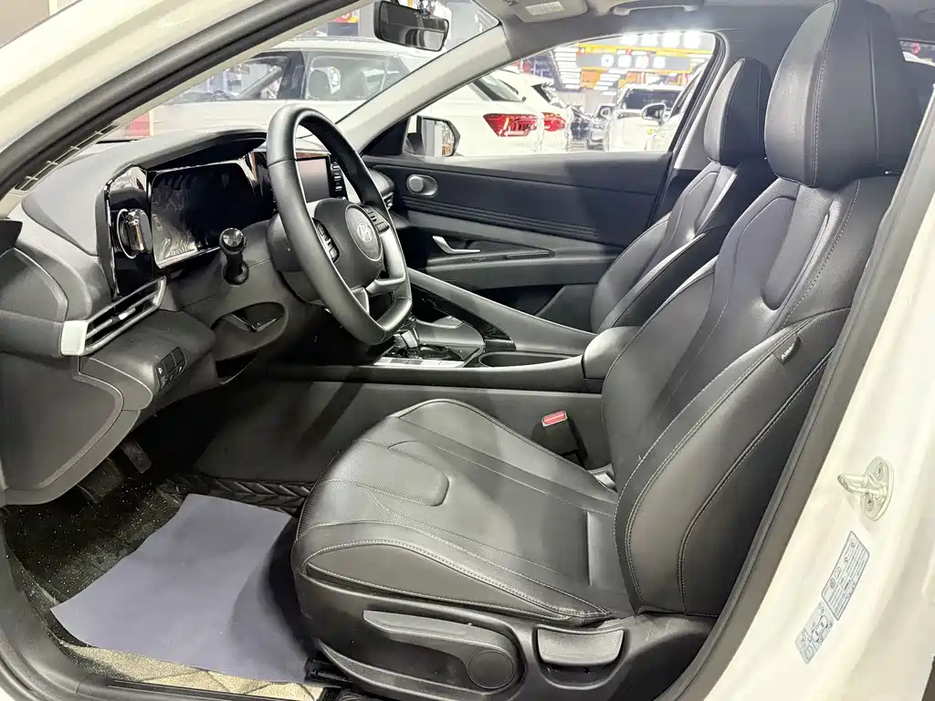 Hyundai Elantra — фото 8