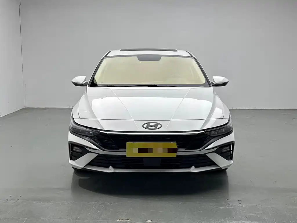 Hyundai Elantra — фото 2