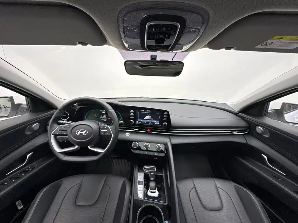 Hyundai Elantra — фото 4