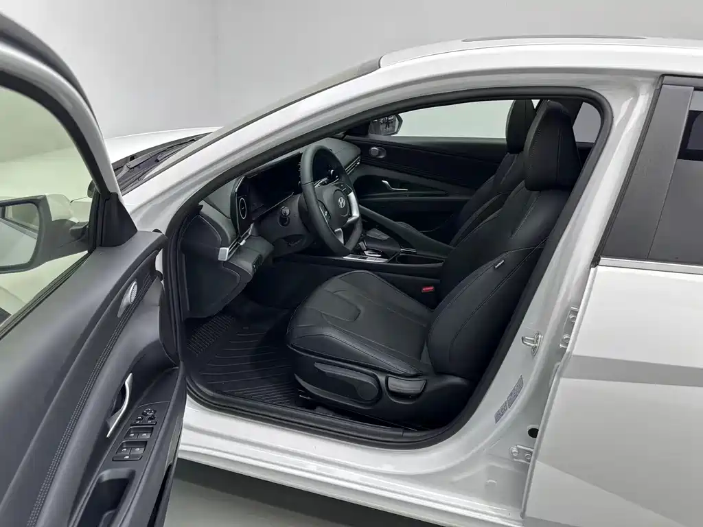 Hyundai Elantra — фото 5