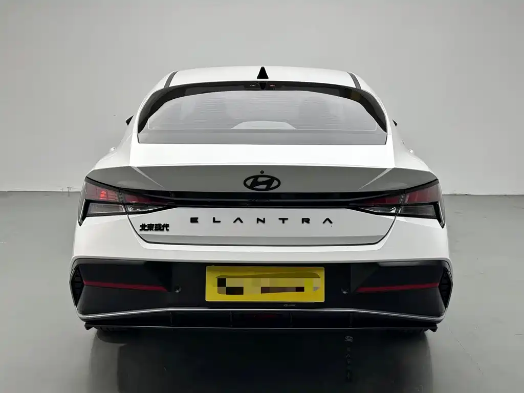 Hyundai Elantra — фото 8
