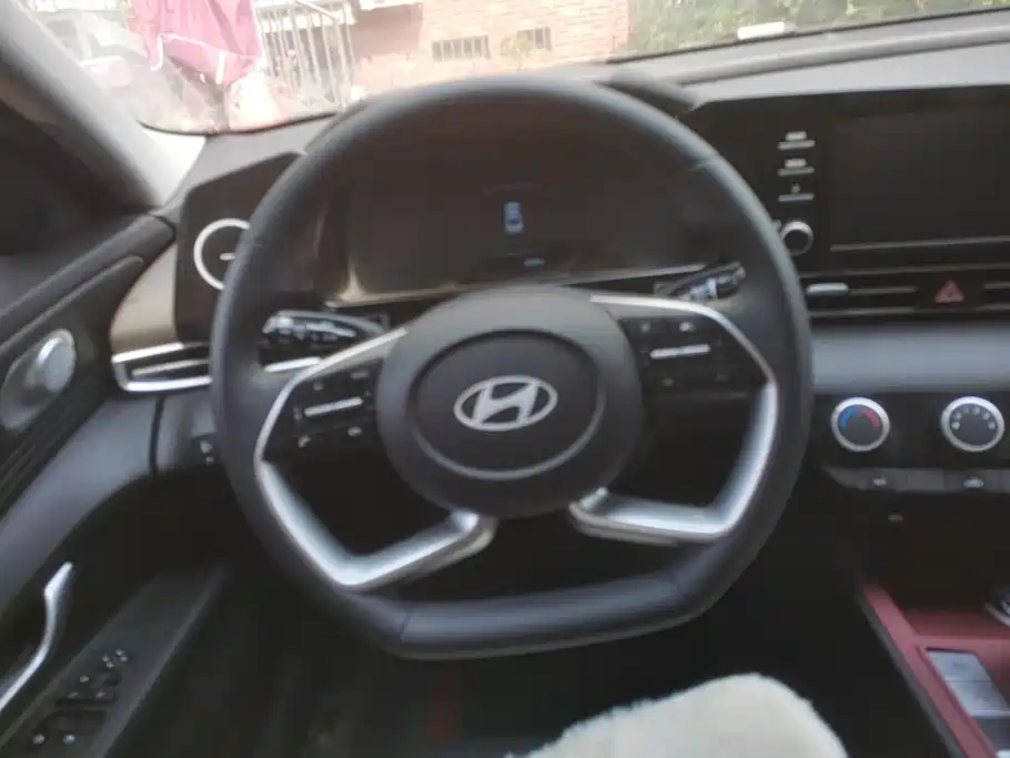 Hyundai Elantra — фото 15