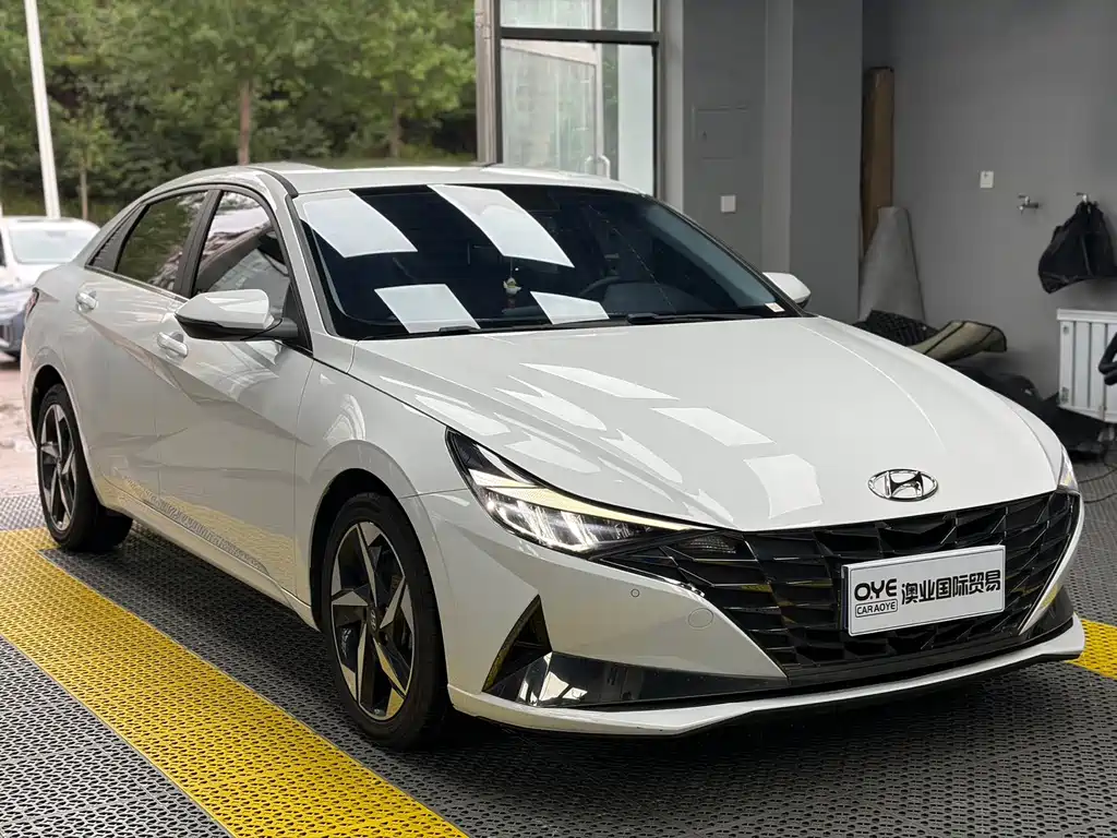 Hyundai Elantra — фото 3