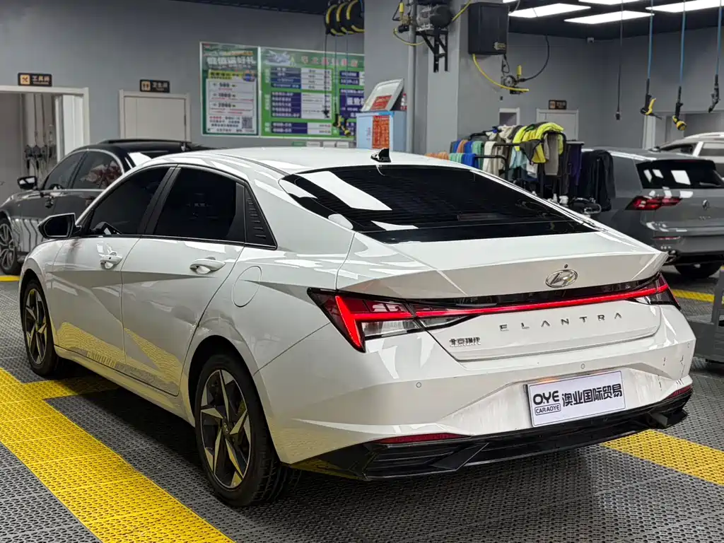 Hyundai Elantra — фото 4