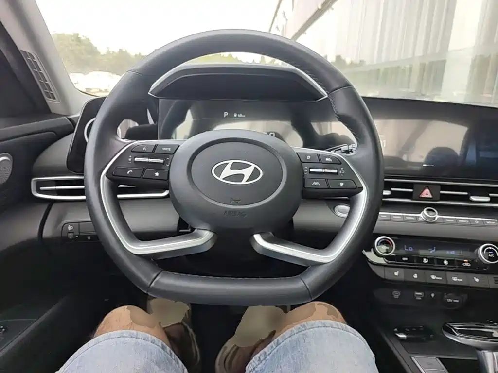 Hyundai Elantra — фото 11