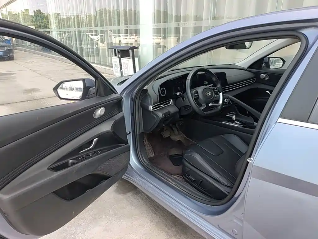 Hyundai Elantra — фото 15