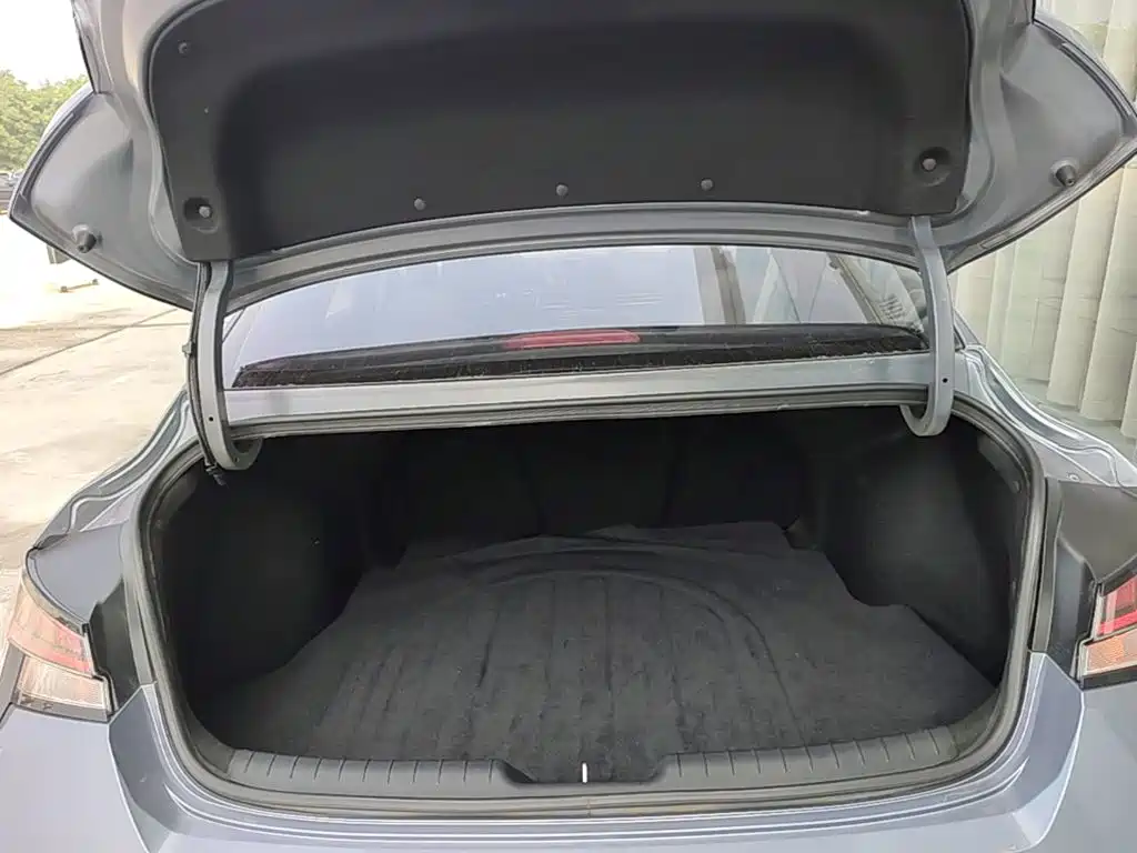 Hyundai Elantra — фото 19