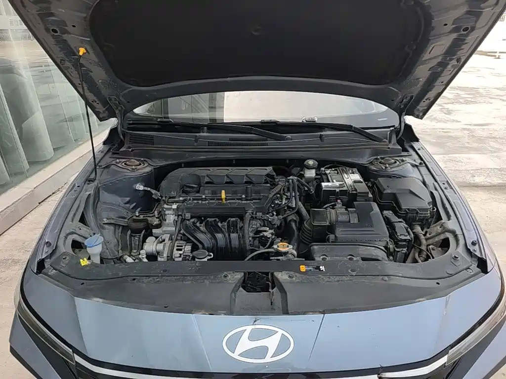 Hyundai Elantra — фото 20