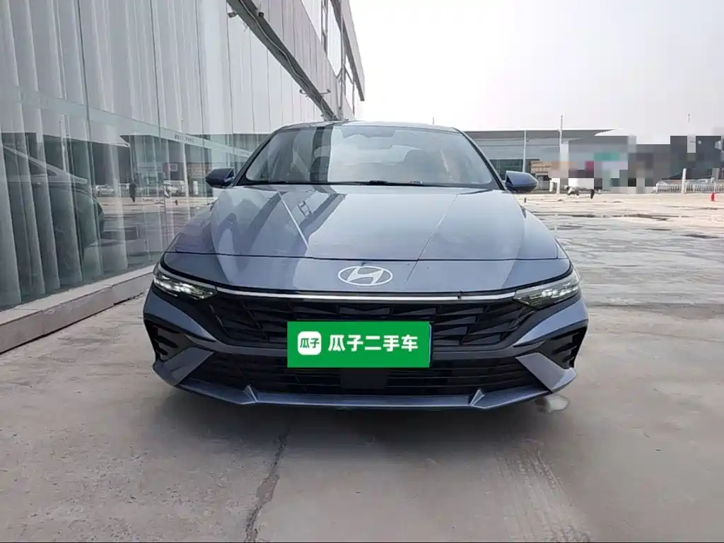 Hyundai Elantra — фото 3