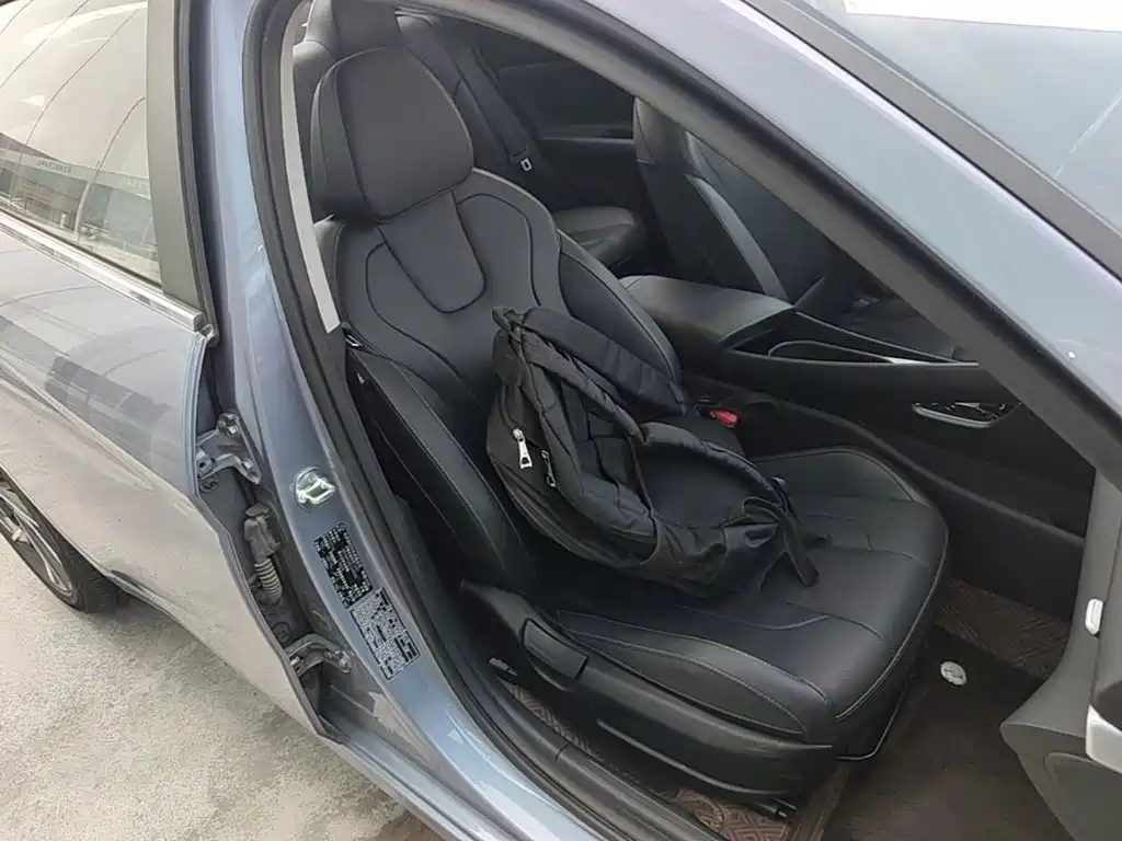 Hyundai Elantra — фото 25
