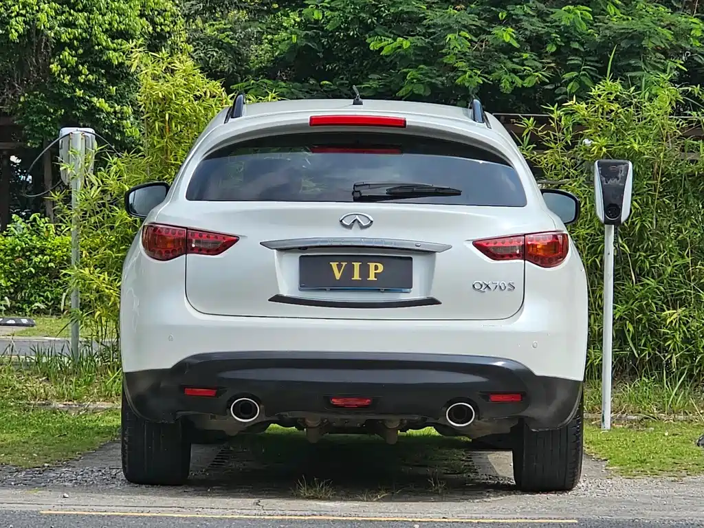 Infiniti QX70 — фото 11