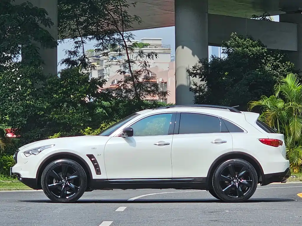 Infiniti QX70 — фото 13