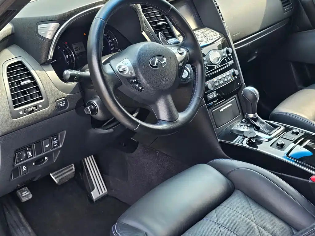 Infiniti QX70 — фото 4