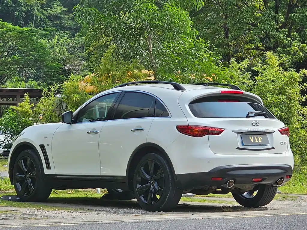 Infiniti QX70 — фото 10