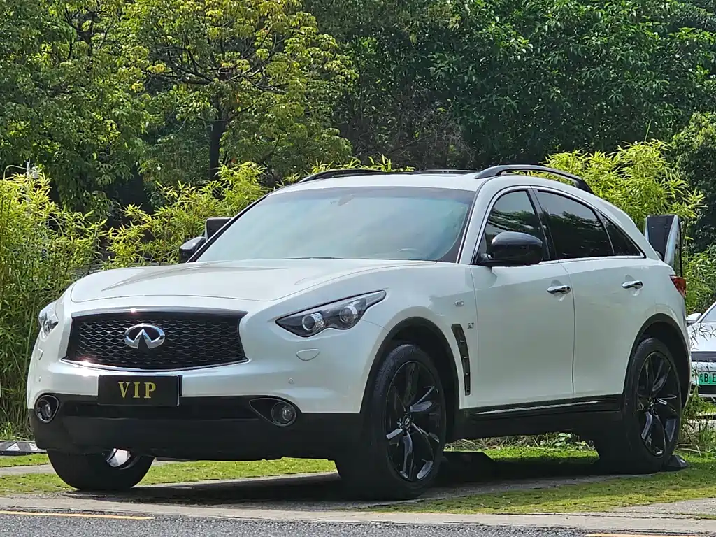 Infiniti QX70