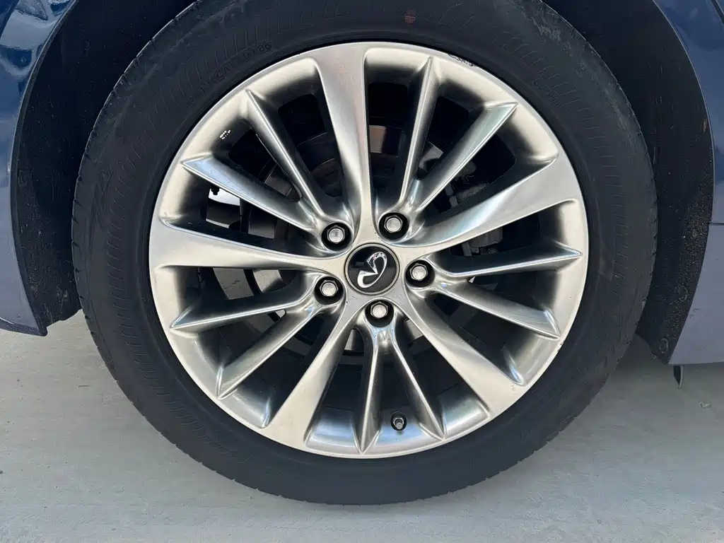 Infiniti Q50L — фото 13