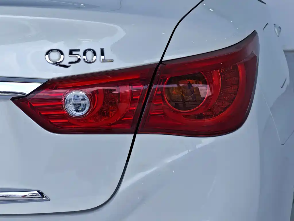 Infiniti Q50L — фото 28