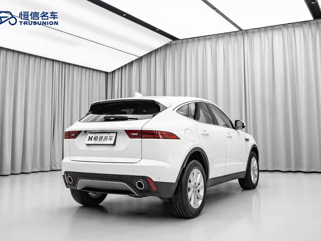 Jaguar E-PACE — фото 5