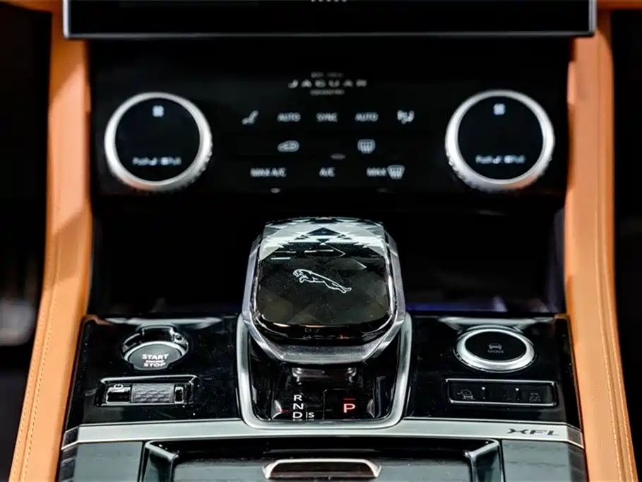 Jaguar XFL — фото 17