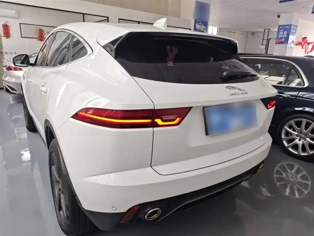Jaguar E-PACE — фото 23