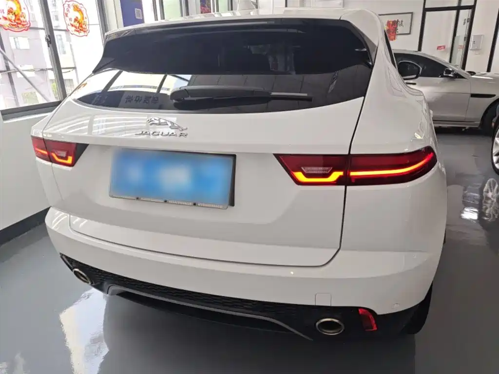 Jaguar E-PACE — фото 4
