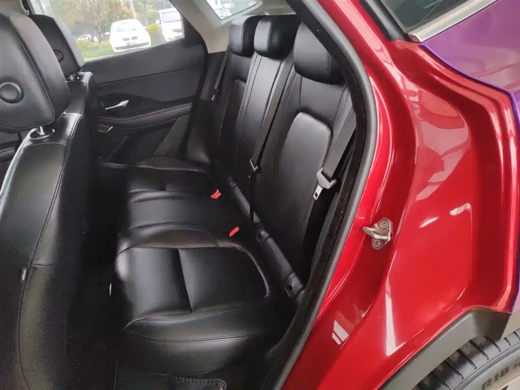 Jaguar E-PACE — фото 17