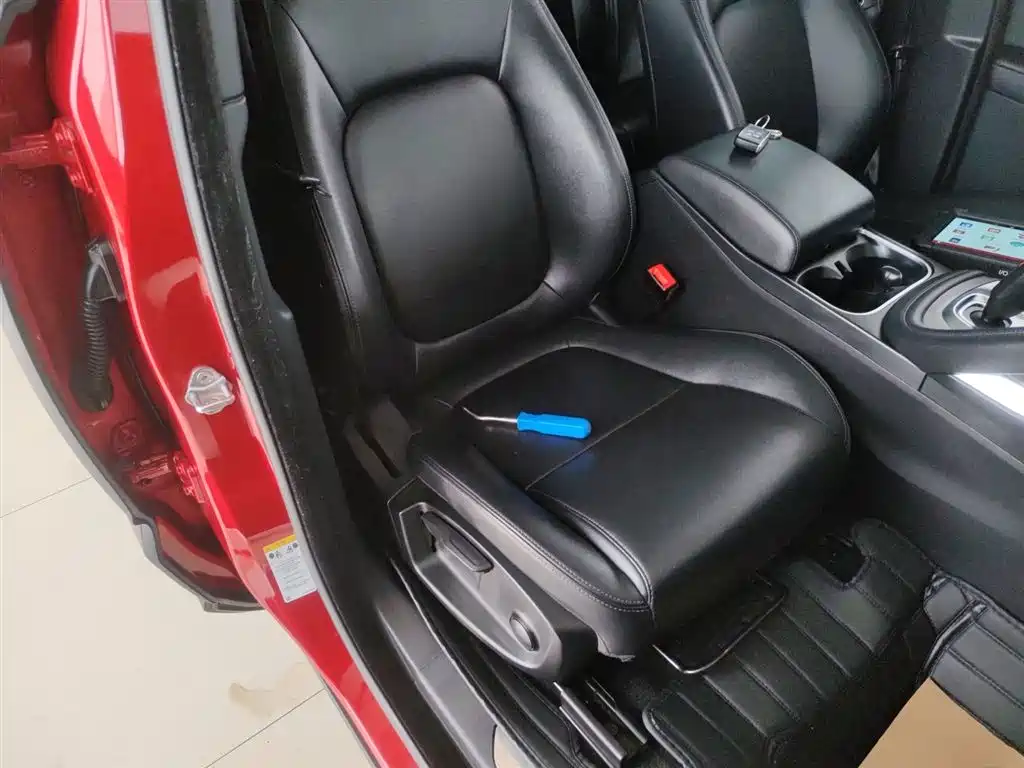 Jaguar E-PACE — фото 25