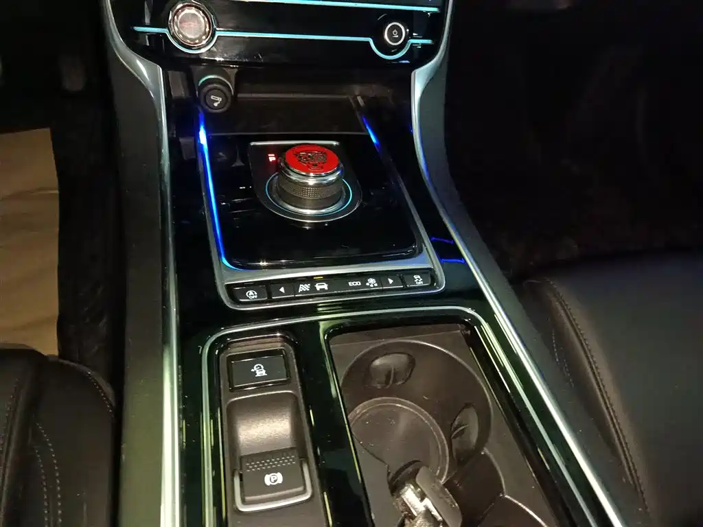 Jaguar XFL — фото 14