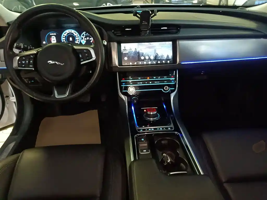Jaguar XFL — фото 10