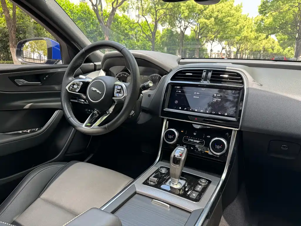 Jaguar XEL — фото 11