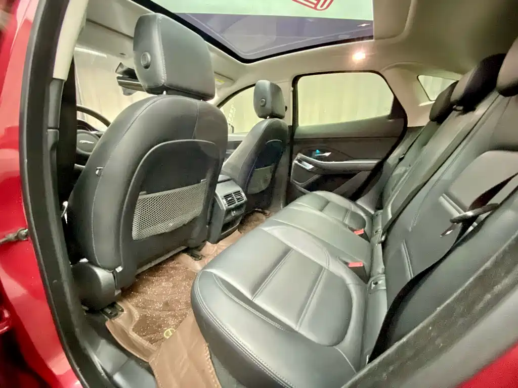 Jaguar E-PACE — фото 14