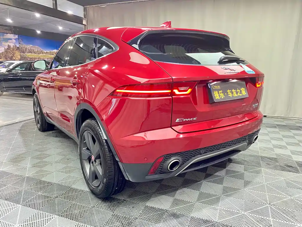Jaguar E-PACE — фото 5