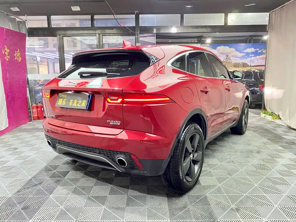 Jaguar E-PACE — фото 7