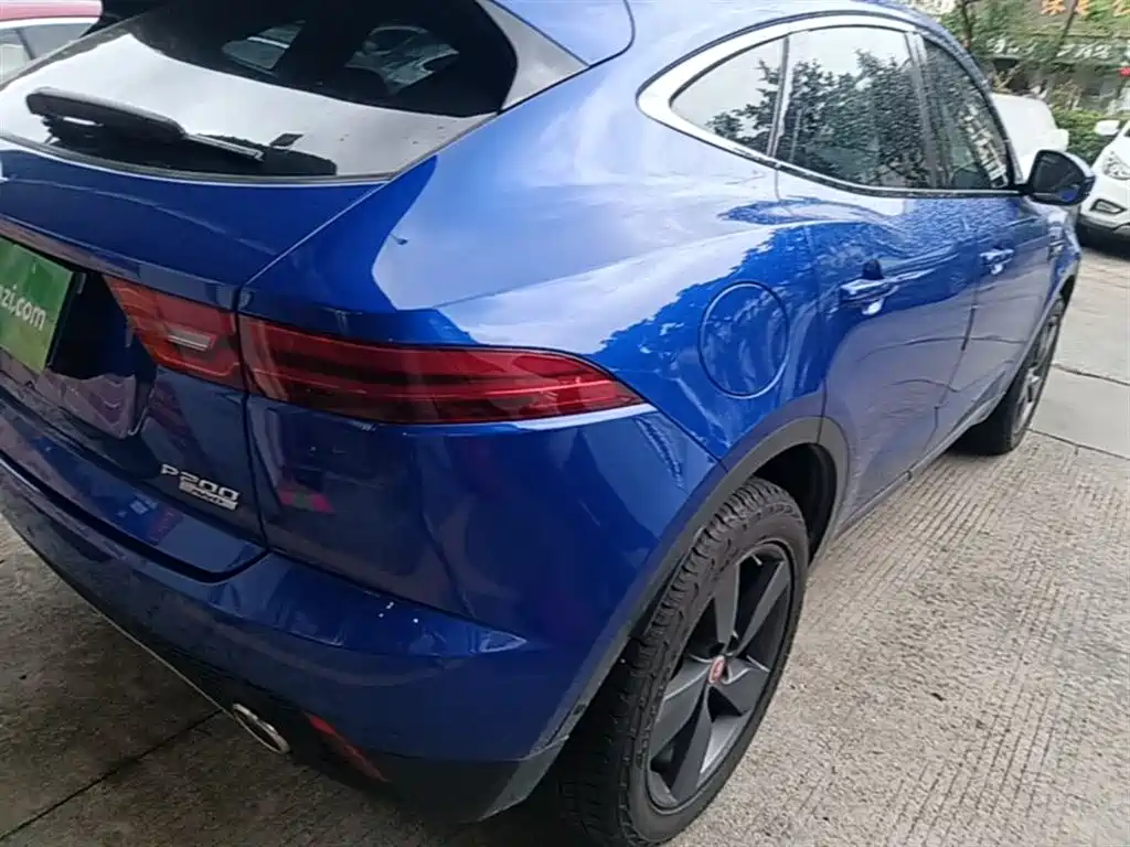 Jaguar E-PACE — фото 8