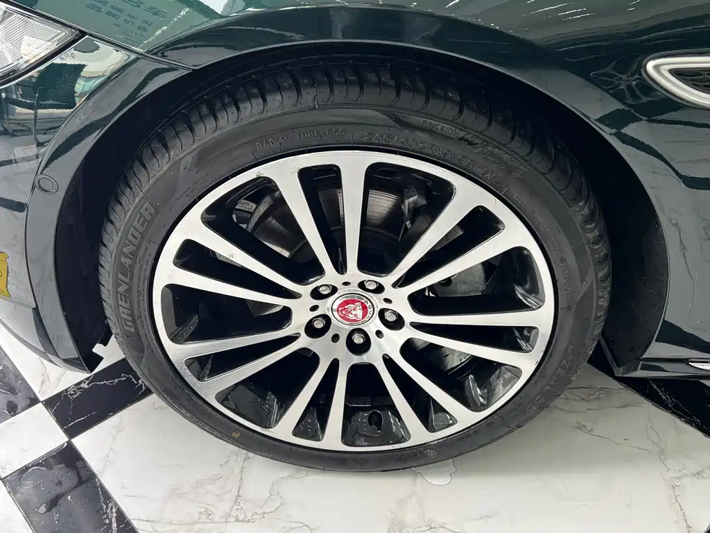 Jaguar XFL — фото 13