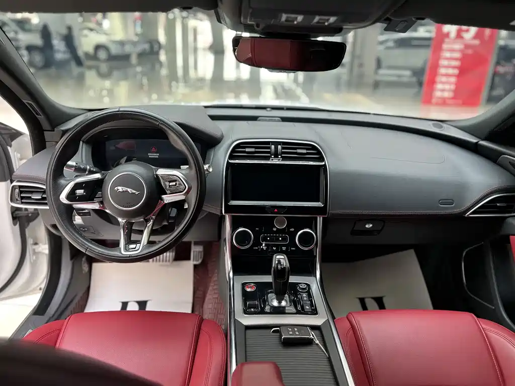Jaguar XEL — фото 10