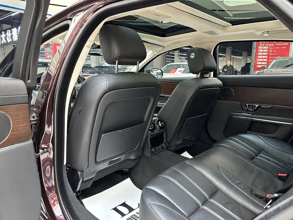 Jaguar XJ — фото 4