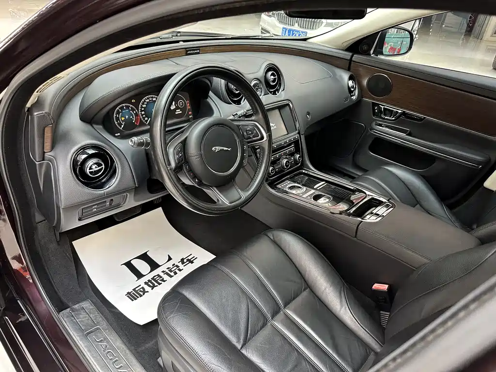 Jaguar XJ — фото 5