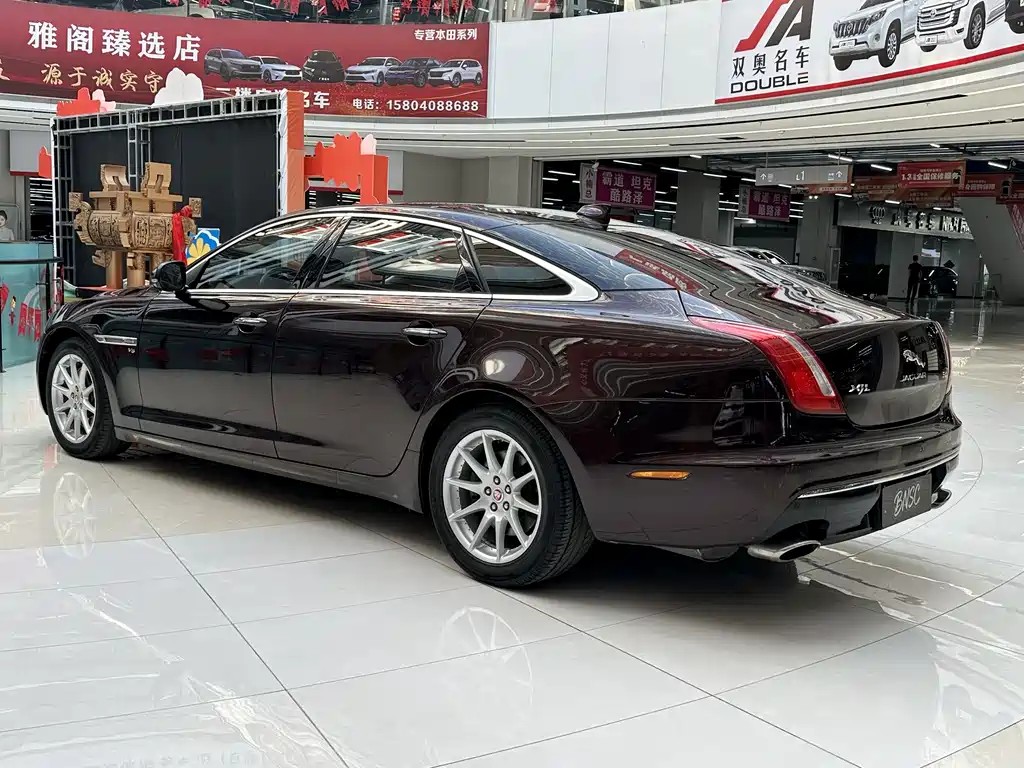 Jaguar XJ — фото 8
