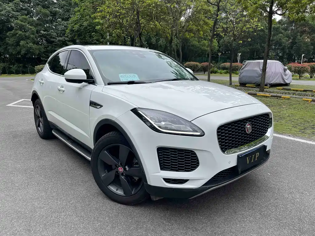Jaguar E-PACE — фото 3
