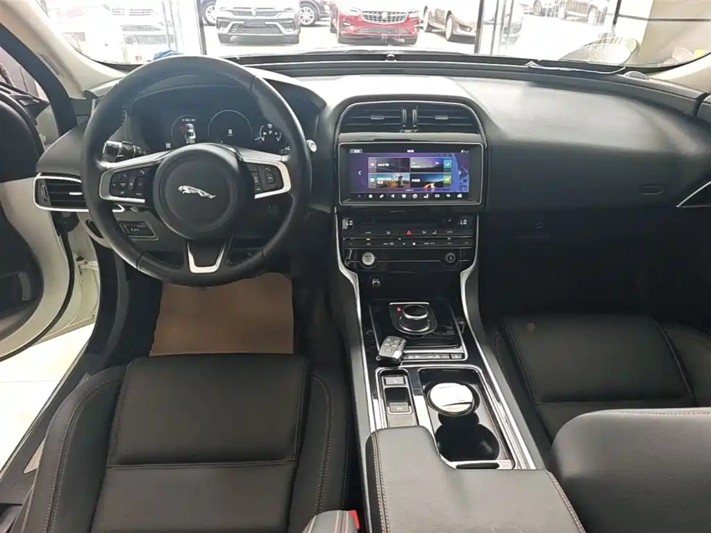Jaguar XEL — фото 10