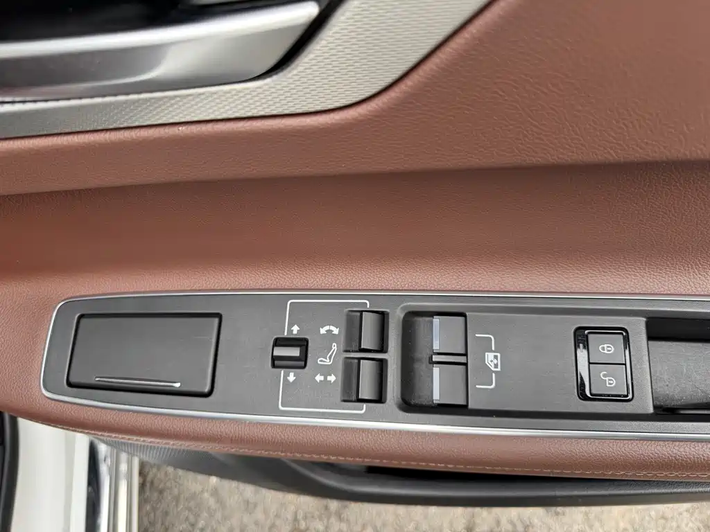Jaguar XFL — фото 17