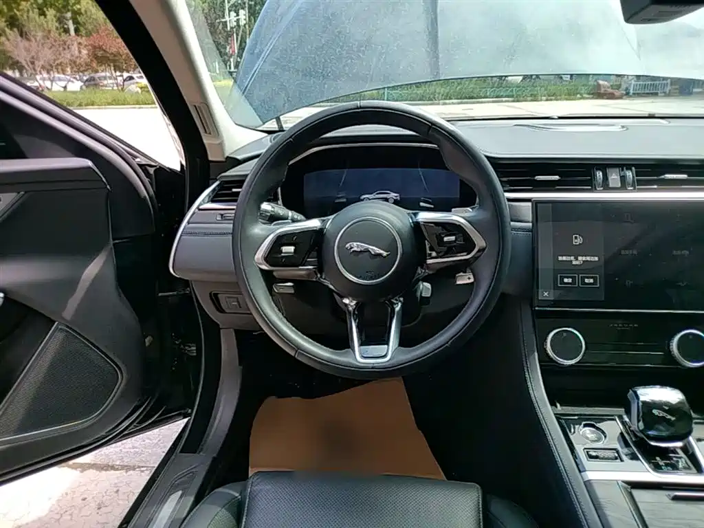Jaguar XFL — фото 11