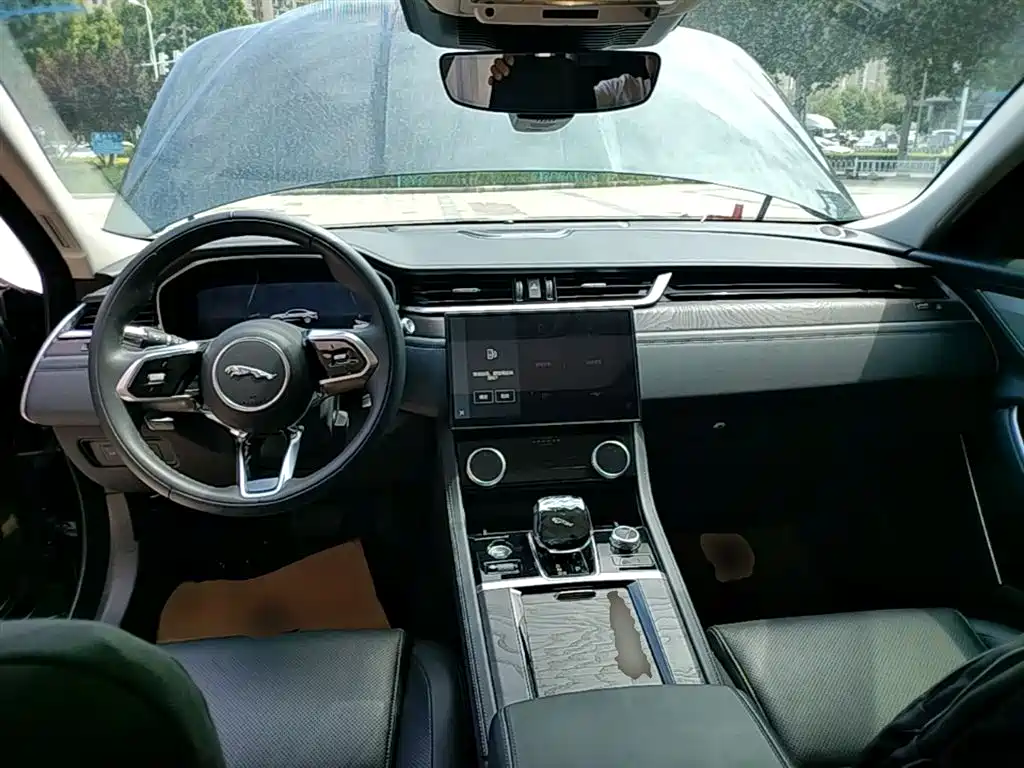 Jaguar XFL — фото 10