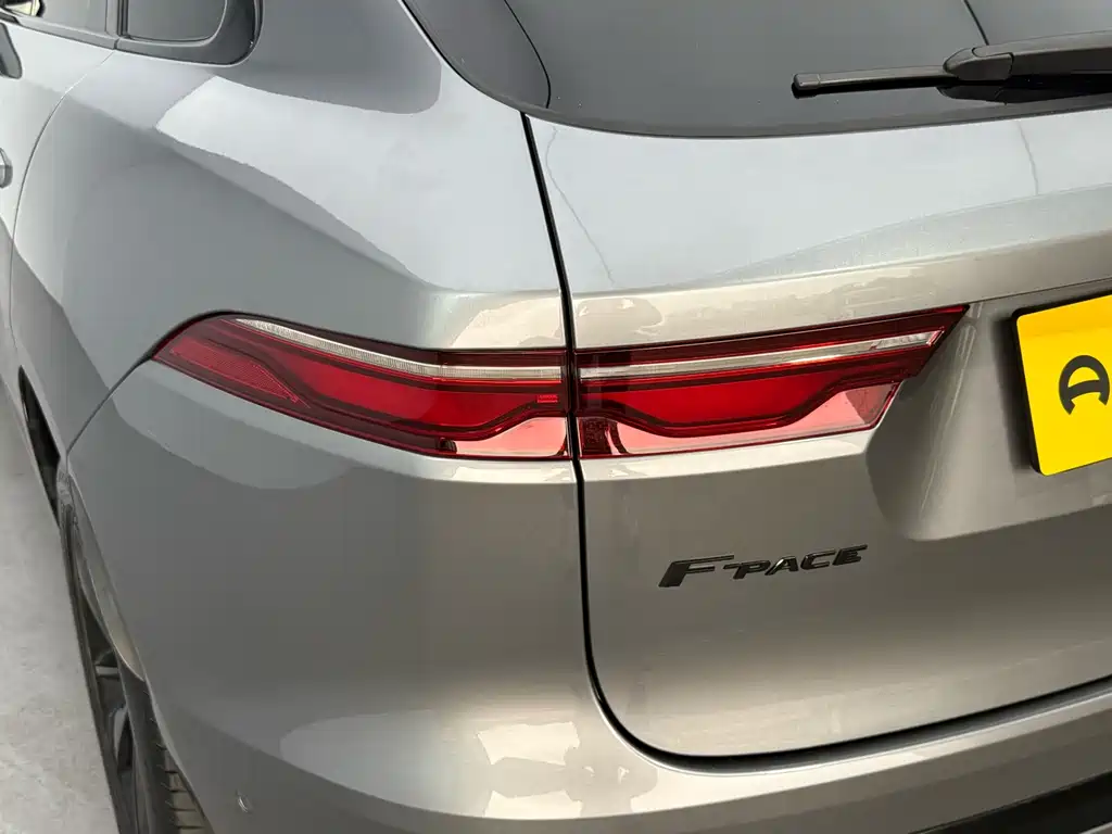 Jaguar F-PACE — фото 10