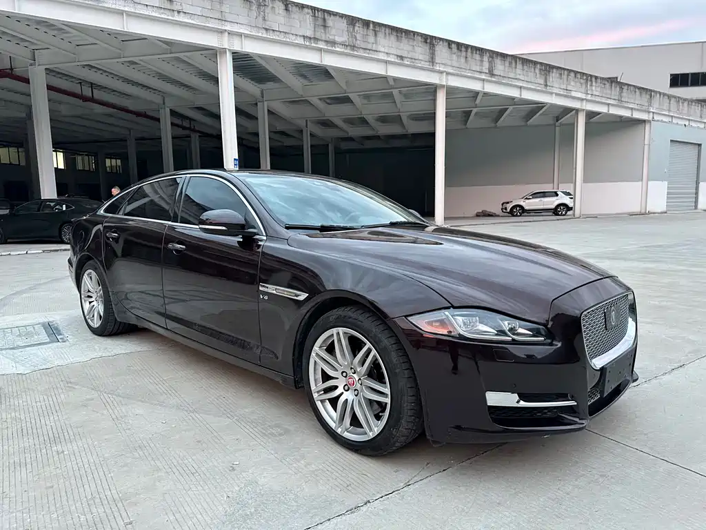 Jaguar XJ — фото 3