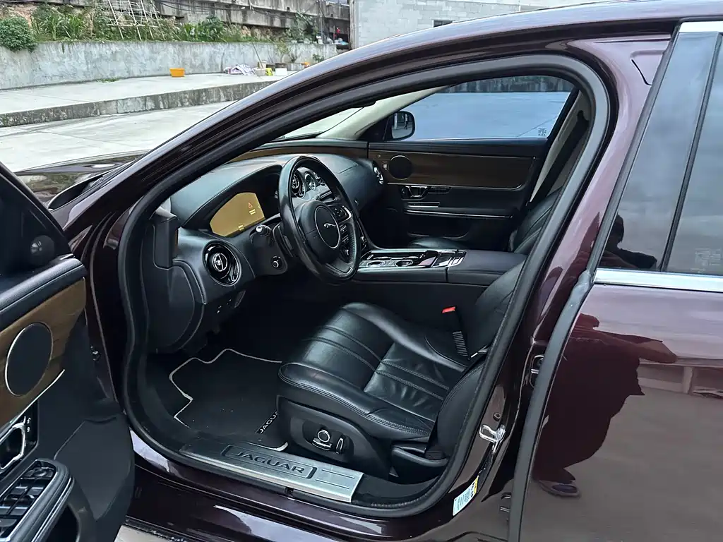 Jaguar XJ — фото 4